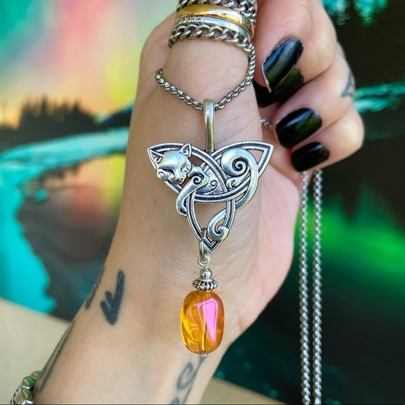 Celtic cat knot orange aura crystal steel necklace - Picture 7 of 12